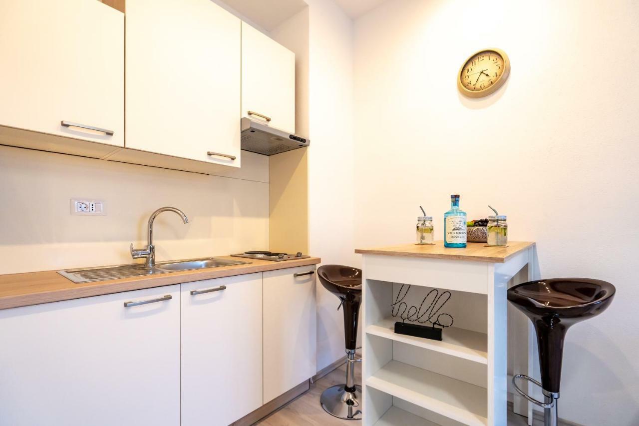 Apartma Marin Center *