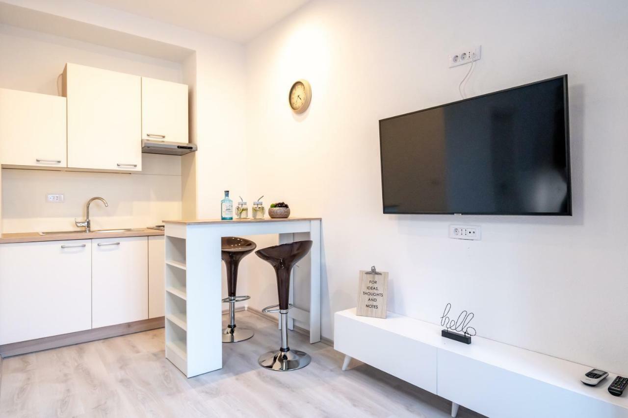 Apartma Marin Center *